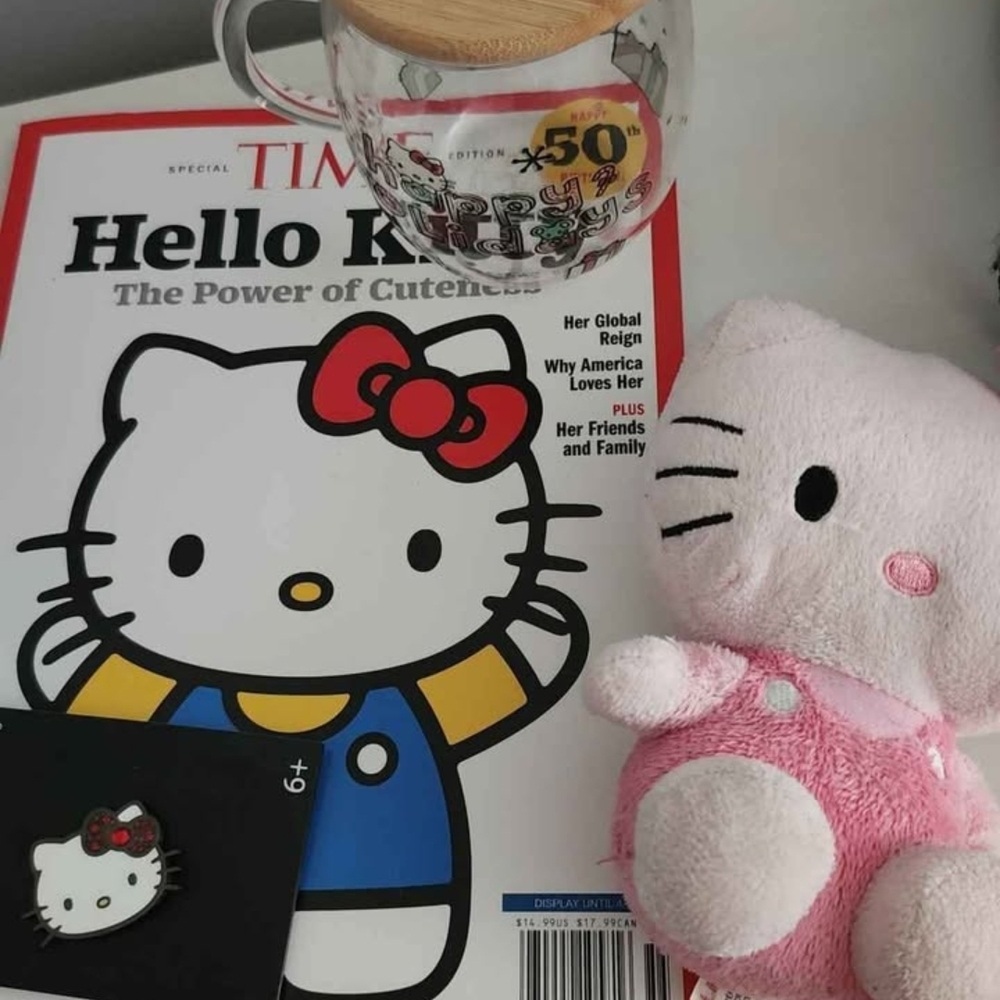 Hello Kitty Plush and Magazine Set